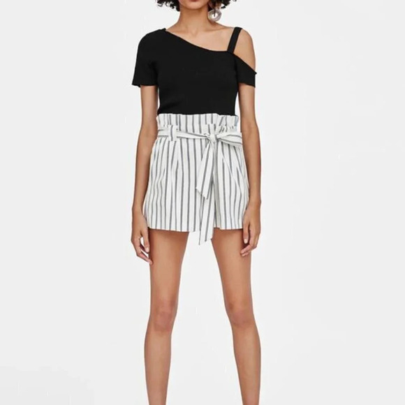 ZARA  | PLEATED HIGH WAIST PAPER BAG WHITE STRIPED SHORT - Picture 2 of 14